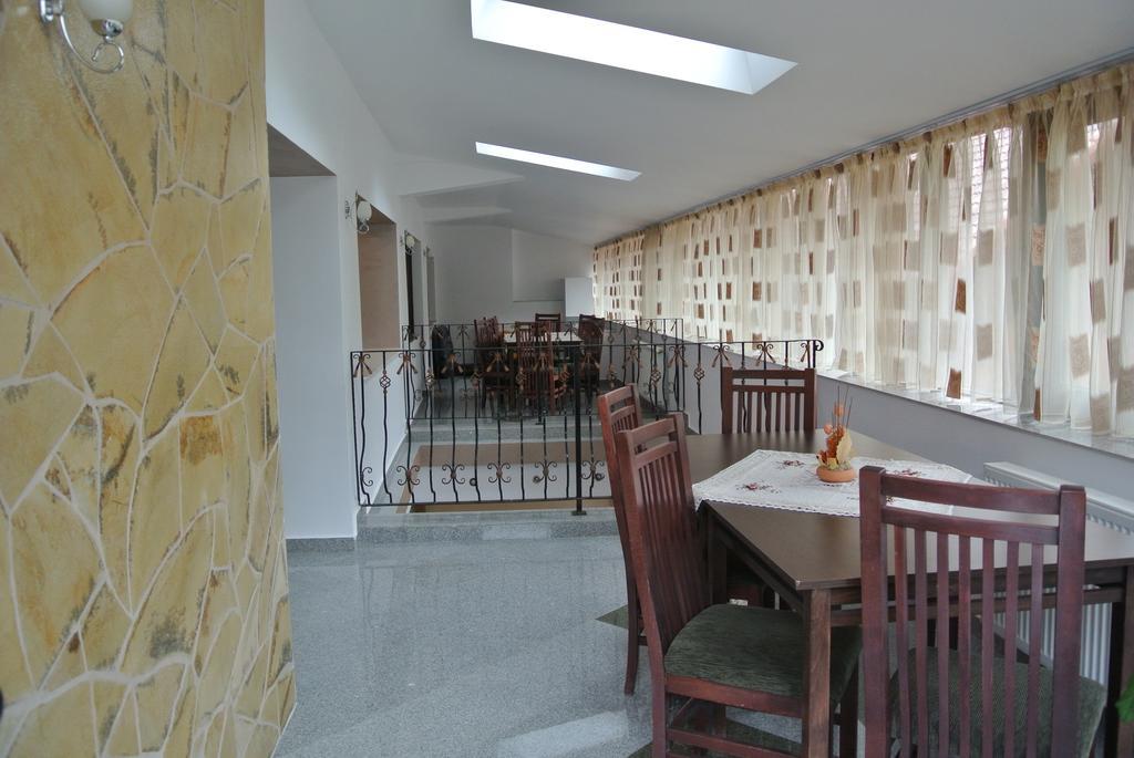 Pensiune Restaurant Piatra Craiului Dîmbovicioara Екстериор снимка